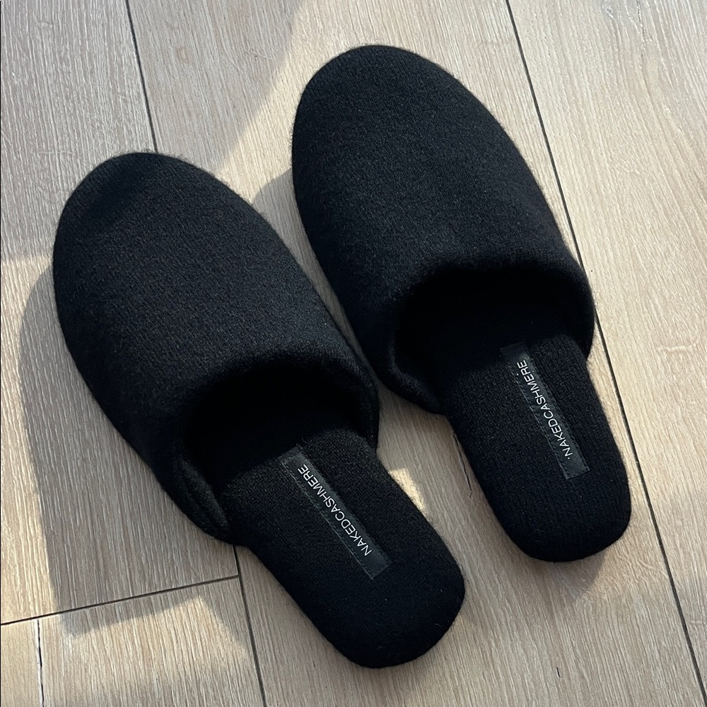 NEW NakedCashmere Emilie Mule Black 100% Cashmere Bedroom Slippers Small NWOT